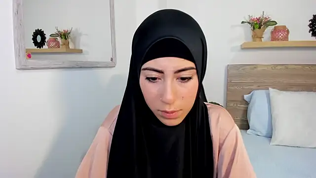 chaymae nah  online show from 01/18/25, 03:49