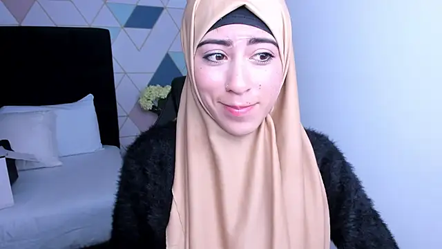 chaymae nah  online show from 01/21/25, 03:21