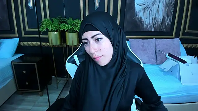 chaymae nah  online show from 01/25/25, 03:52