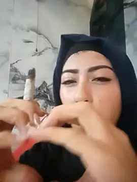 chaymae nah  online show from 02/08/25, 03:52