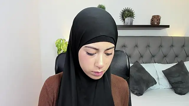 chaymae nah  online show from 03/12/25, 12:36