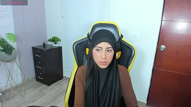 chaymae nah  online show from 03/19/25, 07:27