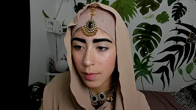 chaymae nah  online show from 11/30/25, 04:05