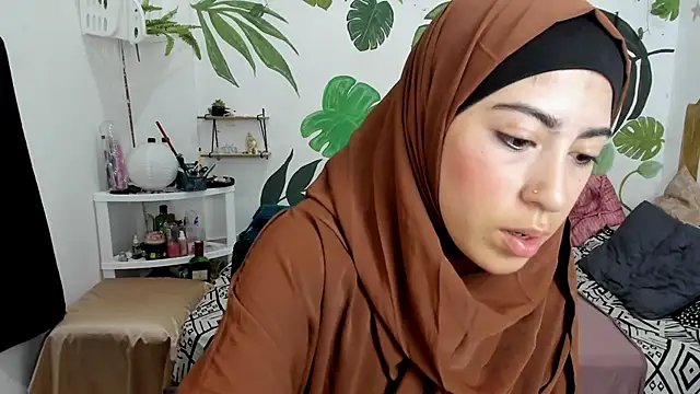 chaymae nah  online show from 12/02/25, 05:13