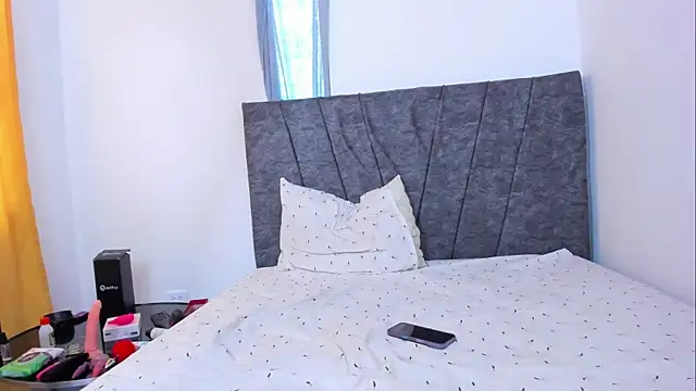 bella-black online show from 11/29/25, 12:19