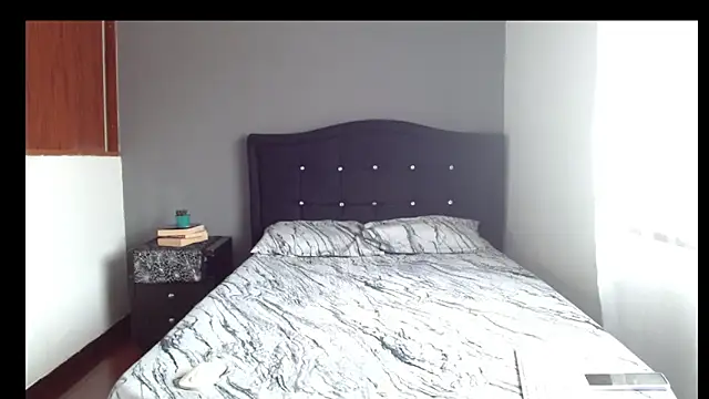 Emilia 1995 online show from 02/14/26, 03:53