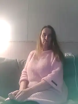 Snapshot of Evelina_cute chatting on 12/15/24, 06:48 Evelina cute online show from 12/15/24, 06:48