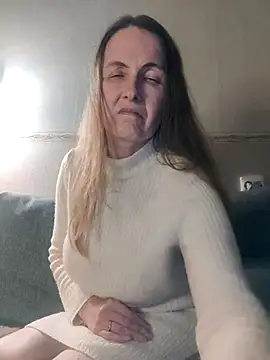 Snapshot of Evelina_cute chatting on 12/17/24, 07:15 Evelina cute online show from 12/17/24, 07:15