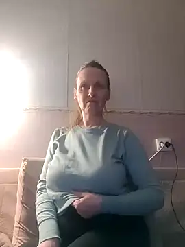 Snapshot of Evelina_cute chatting on 01/10/25, 12:38 Evelina cute online show from 01/10/25, 12:38