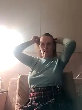 Snapshot of Evelina_cute chatting on 01/10/25, 10:46 Evelina cute online show from 01/10/25, 10:46