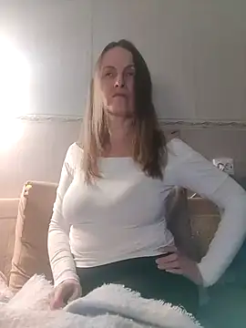 Snapshot of Evelina_cute chatting on 01/17/25, 06:33 Evelina cute online show from 01/17/25, 06:33