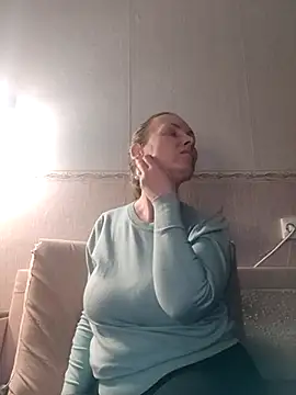 Snapshot of Evelina_cute chatting on 01/18/25, 06:53 Evelina cute online show from 01/18/25, 06:53