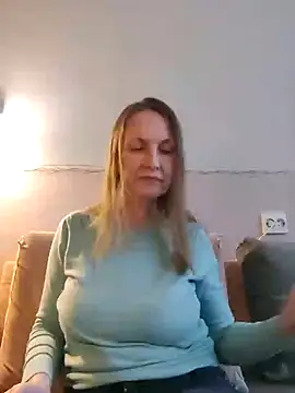 Snapshot of Evelina_cute chatting on 01/21/25, 01:00 Evelina cute online show from 01/21/25, 01:00