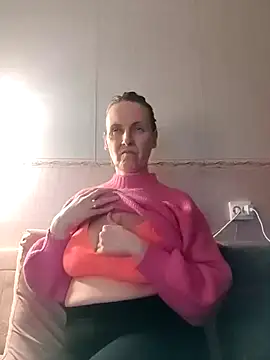 Snapshot of Evelina_cute chatting on 01/28/25, 06:39 Evelina cute online show from 01/28/25, 06:39