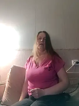 Snapshot of Evelina_cute chatting on 01/31/25, 03:33 Evelina cute online show from 01/31/25, 03:33