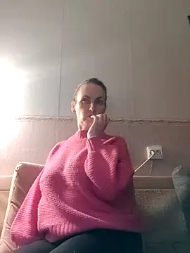 Snapshot of Evelina_cute chatting on 02/16/25, 04:21 Evelina cute online show from 02/16/25, 04:21