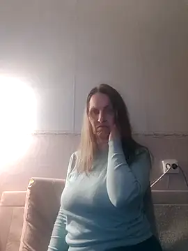 Snapshot of Evelina_cute chatting on 02/18/25, 04:48 Evelina cute online show from 02/18/25, 04:48