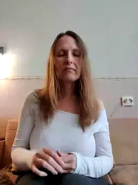 Snapshot of Evelina_cute chatting on 02/27/25, 10:59 Evelina cute online show from 02/27/25, 10:59