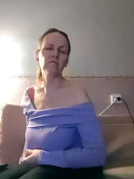 Snapshot of Evelina_cute chatting on 03/05/25, 07:49 Evelina cute online show from 03/05/25, 07:49