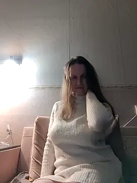 Snapshot of Evelina_cute chatting on 03/07/25, 07:49 Evelina cute online show from 03/07/25, 07:49
