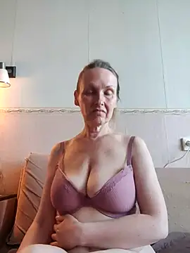 Snapshot of Evelina_cute chatting on 09/11/25, 02:39 Evelina cute online show from 09/11/25, 02:39
