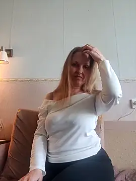 Snapshot of Evelina_cute chatting on 09/12/25, 11:32 Evelina cute online show from 09/12/25, 11:32
