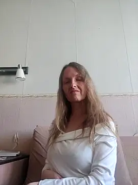 Snapshot of Evelina_cute chatting on 10/01/25, 10:10 Evelina cute online show from 10/01/25, 10:10