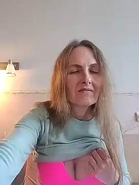 Snapshot of Evelina_cute chatting on 10/05/25, 11:30 Evelina cute online show from 10/05/25, 11:30
