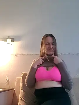 Snapshot of Evelina_cute chatting on 10/23/25, 01:43 Evelina cute online show from 10/23/25, 01:43