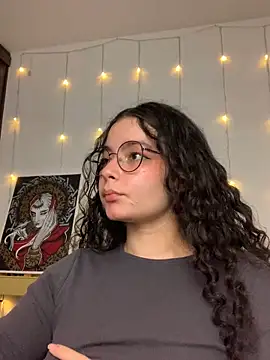 Snapshot of Antoniart_ chatting on 02/18/25, 04:15 Antoniart online show from 02/18/25, 04:15