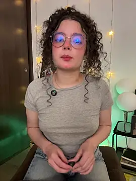 Snapshot of Antoniart_ chatting on 10/31/25, 02:01 Antoniart online show from 10/31/25, 02:01