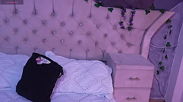 AmberGreyy  online show from 04/24/26, 05:48