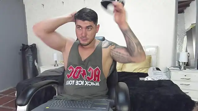 Snapshot of Teilor_Creed chatting on 02/13/25, 08:45 Teilor Creed online show from 02/13/25, 08:45