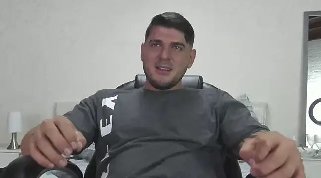 Snapshot of Teilor_Creed chatting on 02/19/25, 12:35 Teilor Creed online show from 02/19/25, 12:35