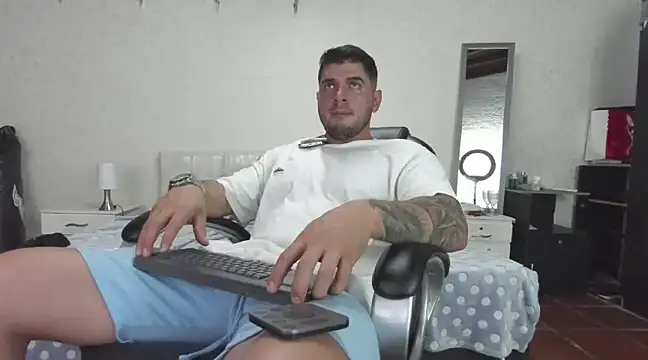 Snapshot of Teilor_Creed chatting on 02/19/25, 08:10 Teilor Creed online show from 02/19/25, 08:10