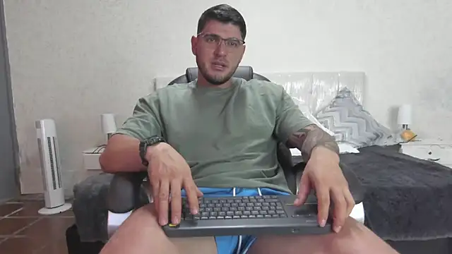 Snapshot of Teilor_Creed chatting on 03/07/25, 10:54 Teilor Creed online show from 03/07/25, 10:54