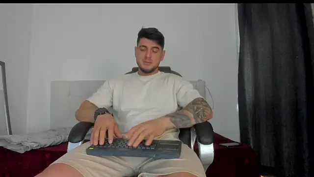 Snapshot of Teilor_Creed chatting on 11/18/25, 07:40 Teilor Creed online show from 11/18/25, 07:40