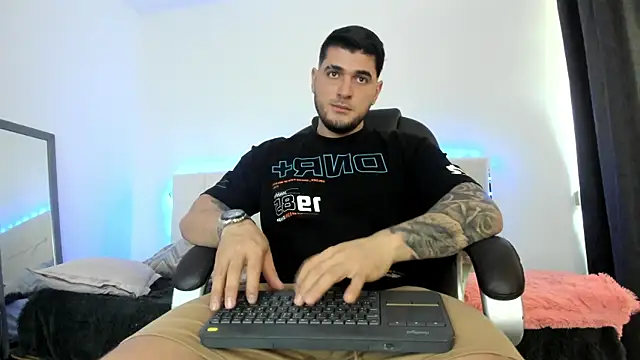 Snapshot of Teilor_Creed chatting on 12/20/25, 07:10 Teilor Creed online show from 12/20/25, 07:10