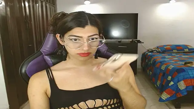 Snapshot of engielphoenis14 chatting on 06/14/26, 01:13 engielphoenis14 online show from 06/14/26, 01:13