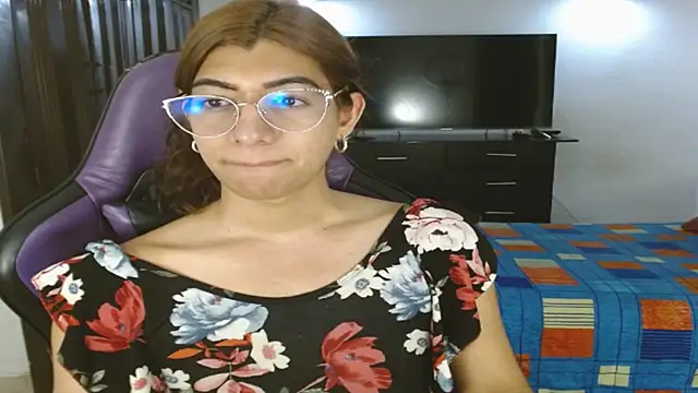 Snapshot of engielphoenis14 chatting on 07/11/26, 11:28 engielphoenis14 online show from 07/11/26, 11:28