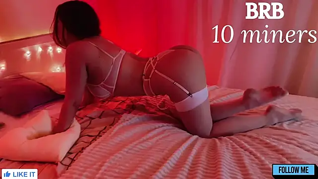 Snapshot of Emily_Gin chatting on 05/18/26, 01:56 Emily Gin online show from 05/18/26, 01:56