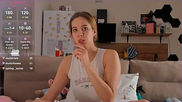 Girl alone home online show from 11/13/25, 04:17