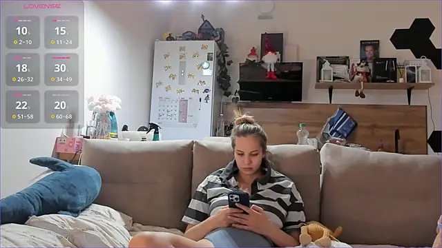 Girl alone home online show from 01/14/26, 04:12