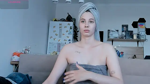 Snapshot of Girl_alone_home chatting on 06/18/26, 03:05 Girl alone home online show from 06/18/26, 03:05
