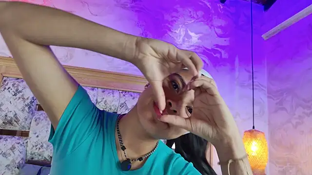 Snapshot of barbara_cambels chatting on 09/13/25, 11:54 barbara cambels online show from 09/13/25, 11:54