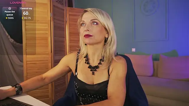 Gloria Lovely online show from 12/02/25, 10:42