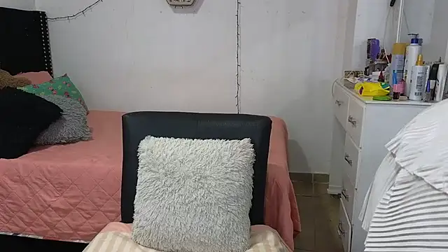 charlotte 077 online show from 12/16/25, 03:44