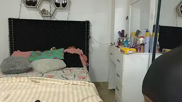 charlotte 077 online show from 02/05/26, 03:11