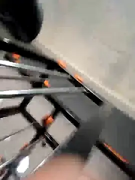 Snapshot of puak6666 chatting on 03/21/25, 04:29 puak6666 online show from 03/21/25, 04:29