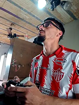 Snapshot of puak6666 chatting on 09/23/25, 03:37 puak6666 online show from 09/23/25, 03:37